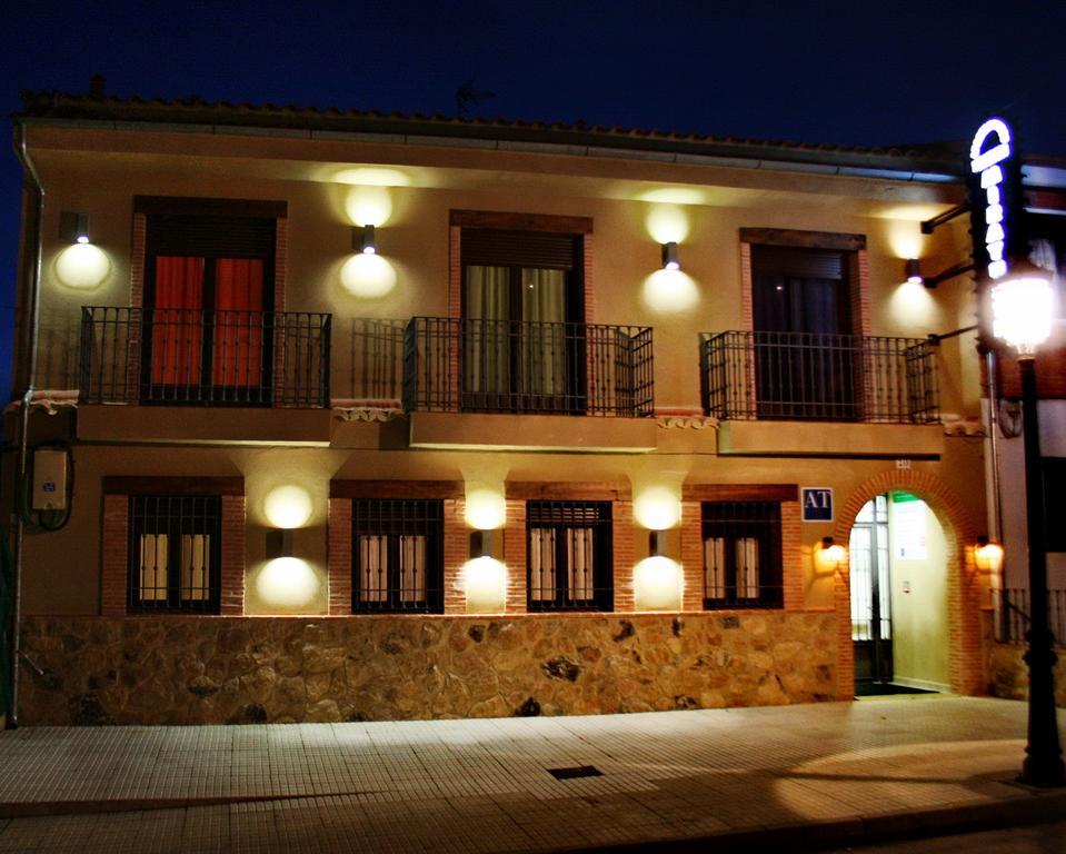 Apartamentos Turisticos Mirayuste Guadalupe  Esterno foto