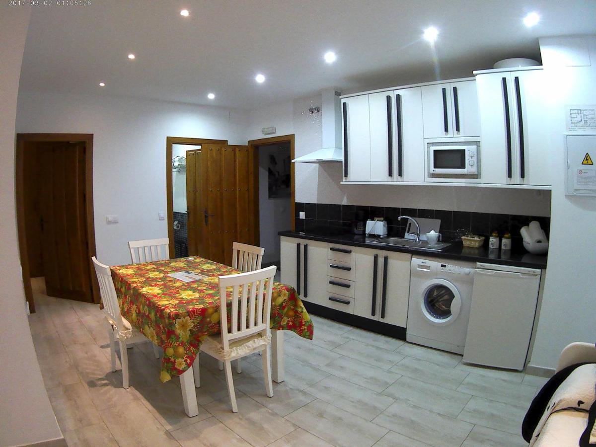 Apartamentos Turisticos Mirayuste Guadalupe  Esterno foto