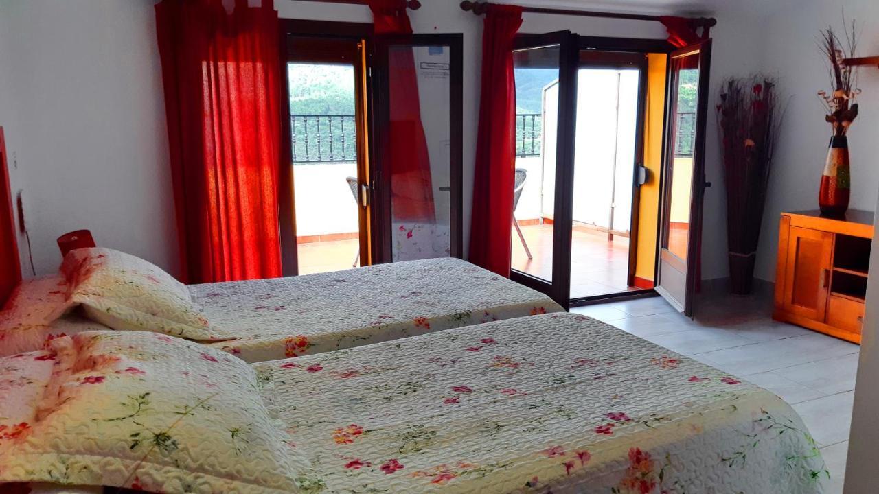 Apartamentos Turisticos Mirayuste Guadalupe  Esterno foto