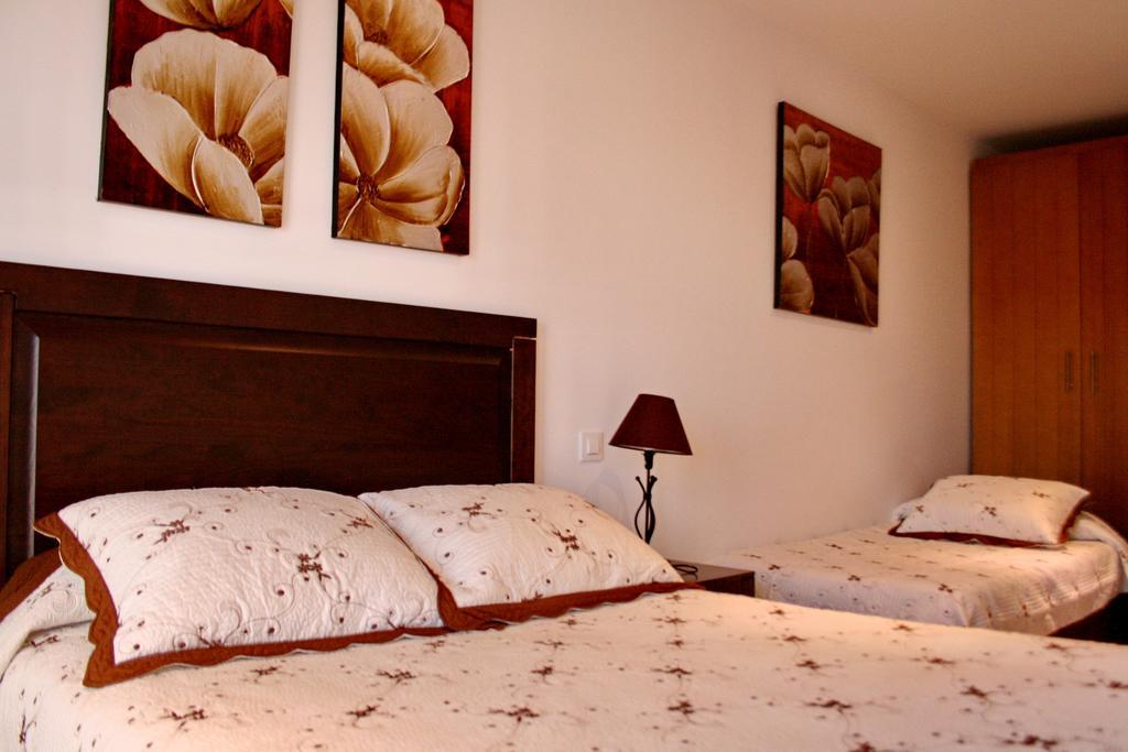 Apartamentos Turisticos Mirayuste Guadalupe  Esterno foto