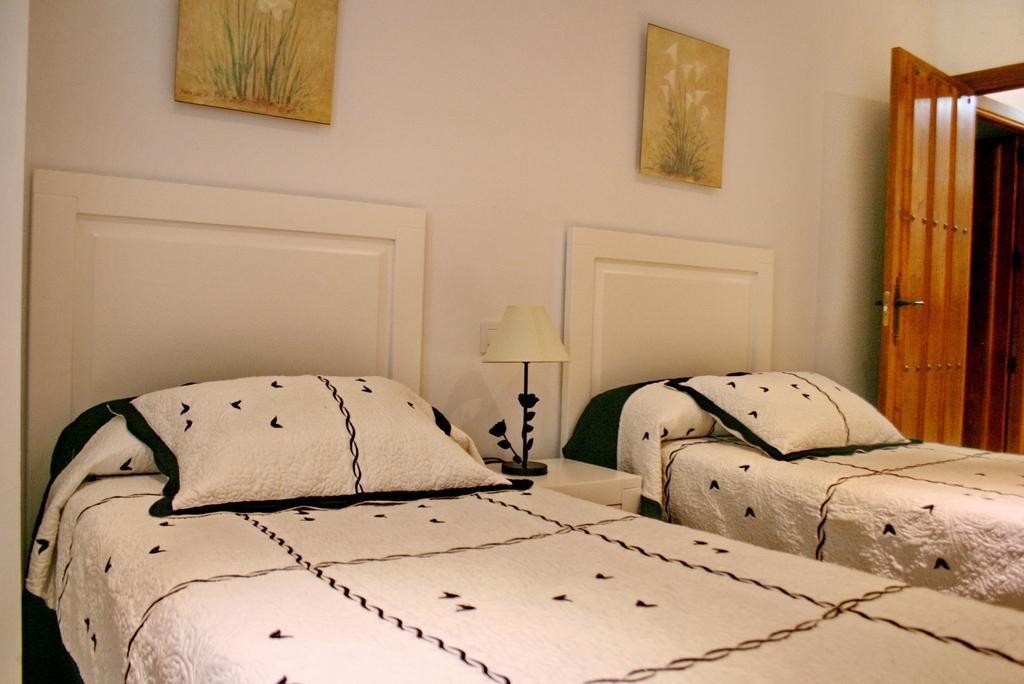 Apartamentos Turisticos Mirayuste Guadalupe  Esterno foto