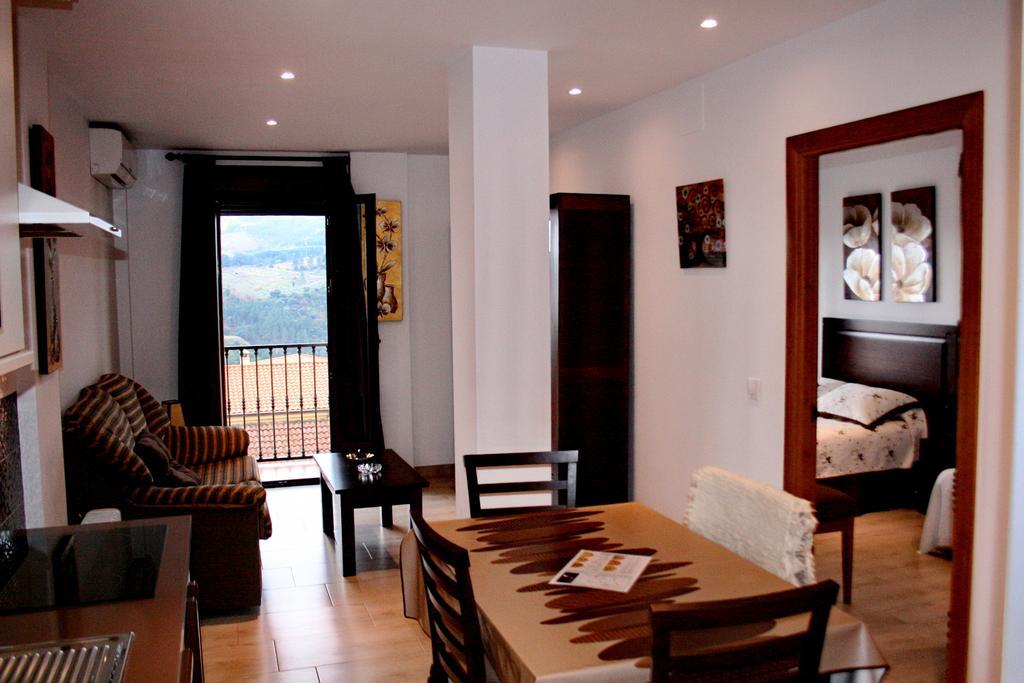 Apartamentos Turisticos Mirayuste Guadalupe  Esterno foto