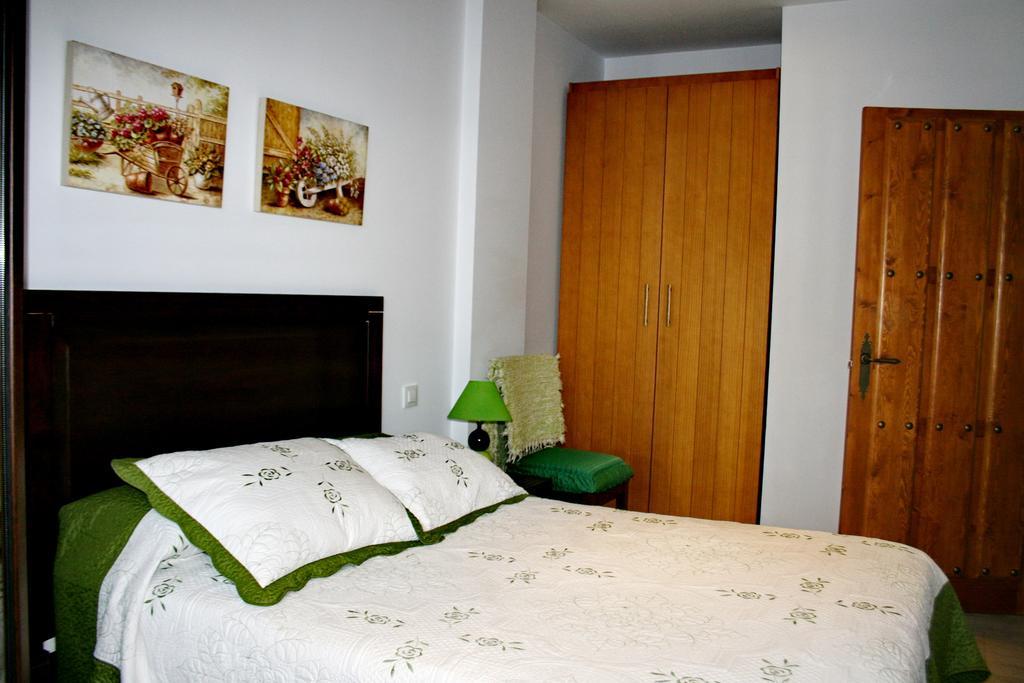 Apartamentos Turisticos Mirayuste Guadalupe  Esterno foto