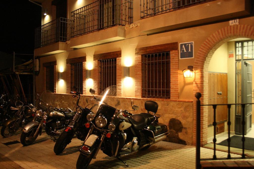 Apartamentos Turisticos Mirayuste Guadalupe  Esterno foto