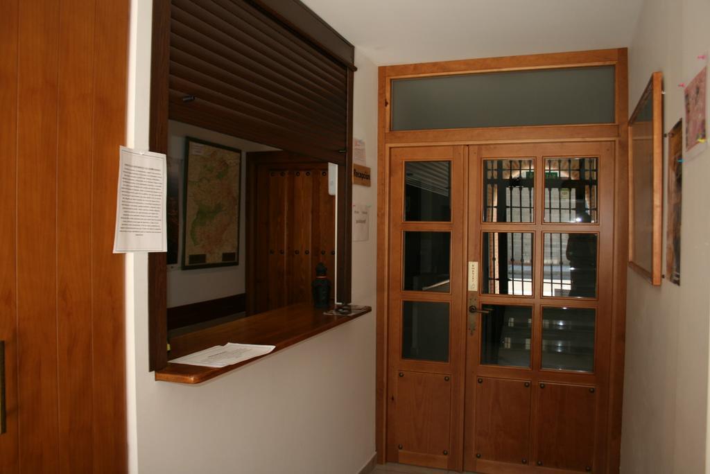 Apartamentos Turisticos Mirayuste Guadalupe  Esterno foto