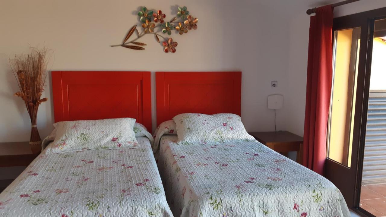 Apartamentos Turisticos Mirayuste Guadalupe  Esterno foto